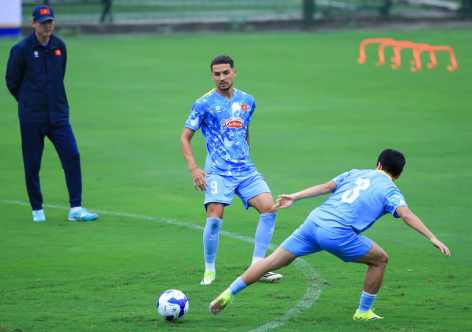 Hàng công đội tuyển Việt Nam bùng nổ với cặp 'song hoàng' Hoàng Đức - Hoàng Hên?