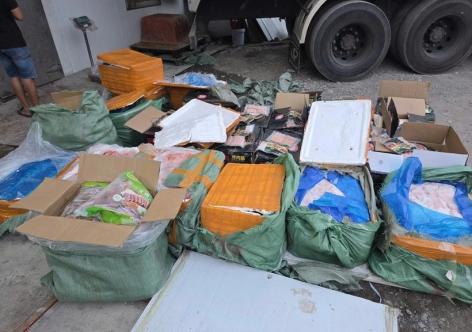 Ngăn chặn gần 30 tấn thực phẩm bẩn, không rõ nguồn gốc chuẩn bị tuồn ra thị trường Tết