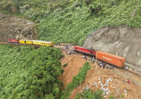 Thông đường sắt qua khu gian Hải Vân