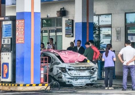 Vụ cháy ô tô, 2 người tử vong: Tài xế khai lý do không mở cửa cứu người mắc kẹt