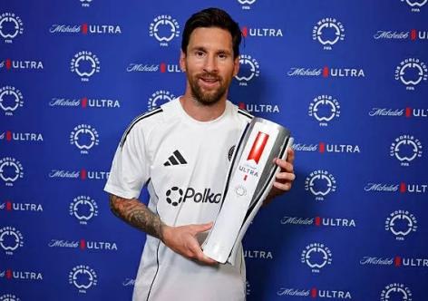 Messi đạt mốc vô tiền khoáng hậu, được FIFA tôn vinh