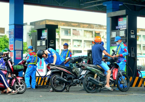 Vì sao giá xăng dầu điều chỉnh ba phiên liên tiếp, dầu bật tăng mạnh trở lại?