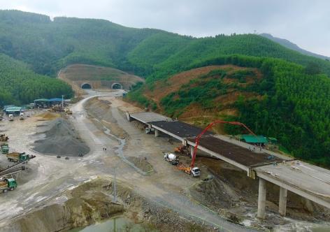 Tháo gỡ khó khăn, loạt dự án giao thông trọng điểm tăng tốc về đích