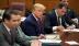 Ông Trump 'chơi dao hai lưỡi' khi đóng vai nạn nhân