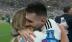 Messi ôm chặt người phụ nữ này, trước cả vợ con sau trận chung kết