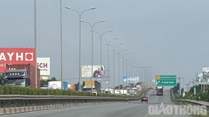 Ùn tắc cao tốc TP.HCM - Long Thành - Dầu Giây ngày đầu thu phí không dừng 2