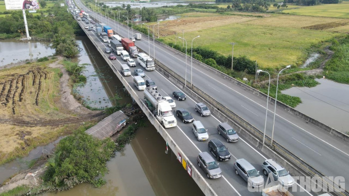 Ùn tắc cao tốc TP.HCM - Long Thành - Dầu Giây ngày đầu thu phí không dừng 3