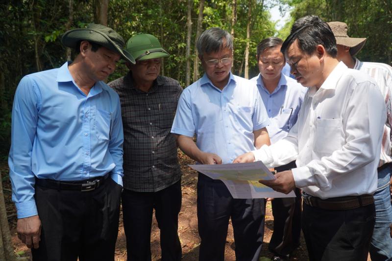 Chủ tịch UBND tỉnh Cao Tiến Dũng kiểm tra Khu bảo tồn thiên nhiên văn hóa Đồng Nai, tháng 4/2021. Ảnh: Phước Tuấn
