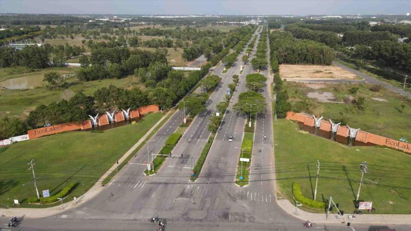 Đường NE2 đi qua khu đô thị Mỹ Phước (Bình Dương) trùng với đường Vành đai 4 TPHCM. Ảnh: Đình Trọng