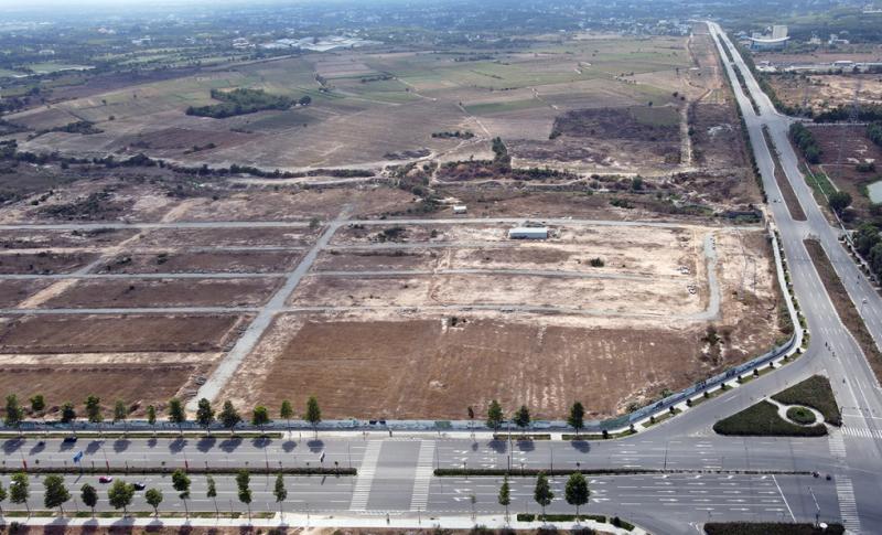 Khu đất 43 ha có hai mặt tiền đường, được xem là đất vàng ở Bình Dương. Ảnh: Phước Tuấn