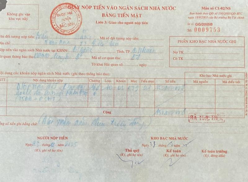 Hóa đơn nộp 150 triệu đồng mua đất từ năm 2005 của bà Trần Thị Hằng.