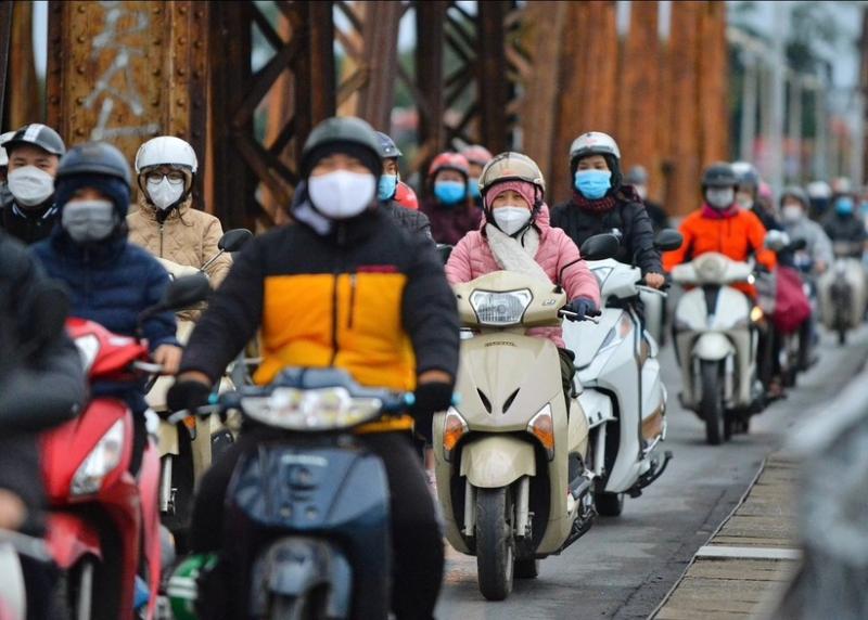 Hà Nội sẽ chịu ảnh hưởng của hai đợt không khí lạnh tăng cường, thời tiết lạnh về đêm và sáng. Ảnh: Thanh niên