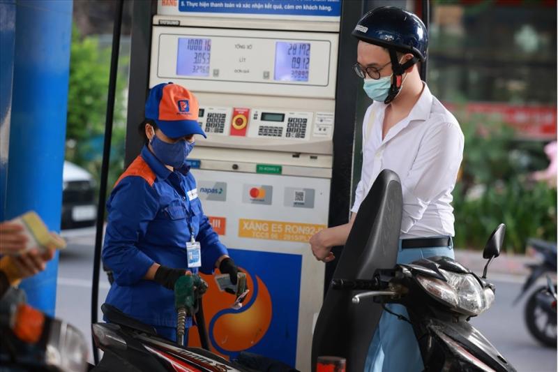 Giá xăng sẽ giảm mạnh, giá dầu dự báo tăng "sốc" vào ngày mai