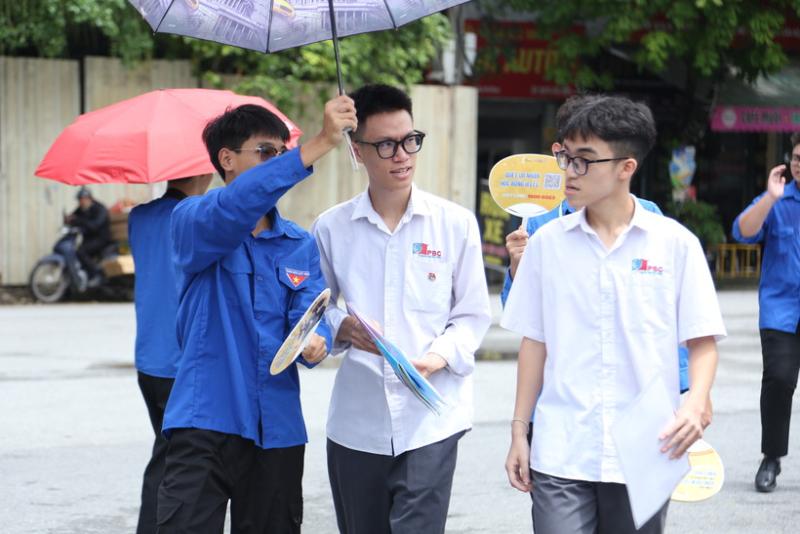 Sáng nay (27/6), hơn 1 triệu thí sinh bước vào kỳ thi tốt nghiệp THPT 2024.