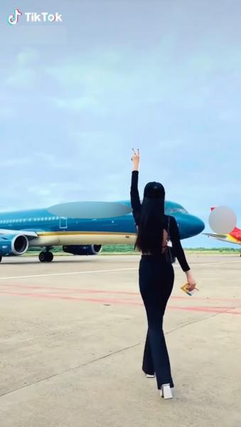 cuc hang khong vao cuoc xac minh nu hanh khach tien sat may bay quay video1 cuc hang khong vao cuoc xac minh nu hanh khach tien sat may bay quay video1