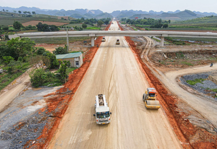 nhà thầu “đỏ mắt” chờ cơ chế bù giá vật liệu thi công cao tốc bắc - nam