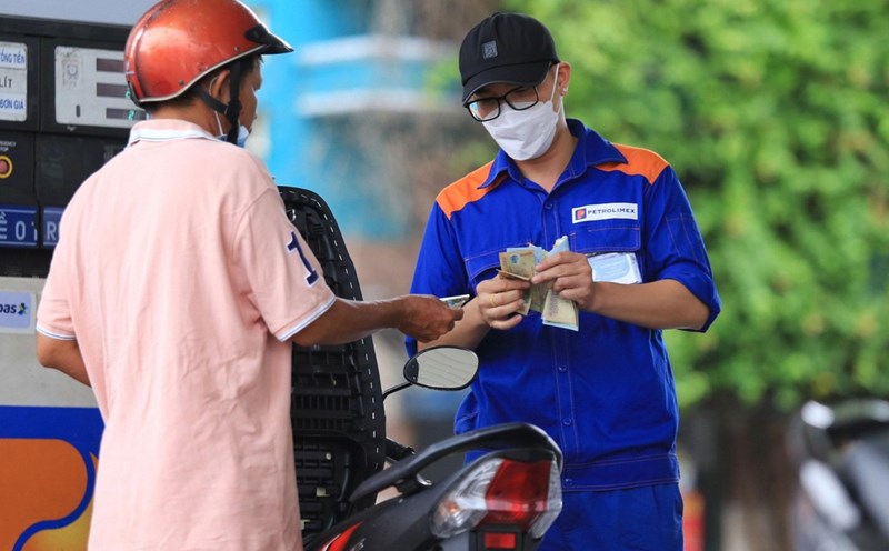 Thị trường - Giá xăng có thể tăng trong chiều nay (21/8)