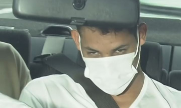 Cảnh sát áp giải Alberto hôm 7/8/2021. Video: MBS News.