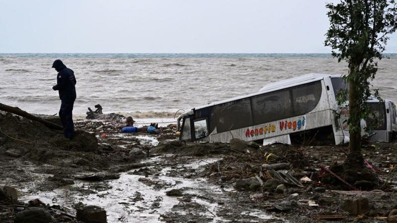 italy ban bo tinh trang khan cap sau vu lo dat chet nguoi tren dao ischia1 italy ban bo tinh trang khan cap sau vu lo dat chet nguoi tren dao ischia1