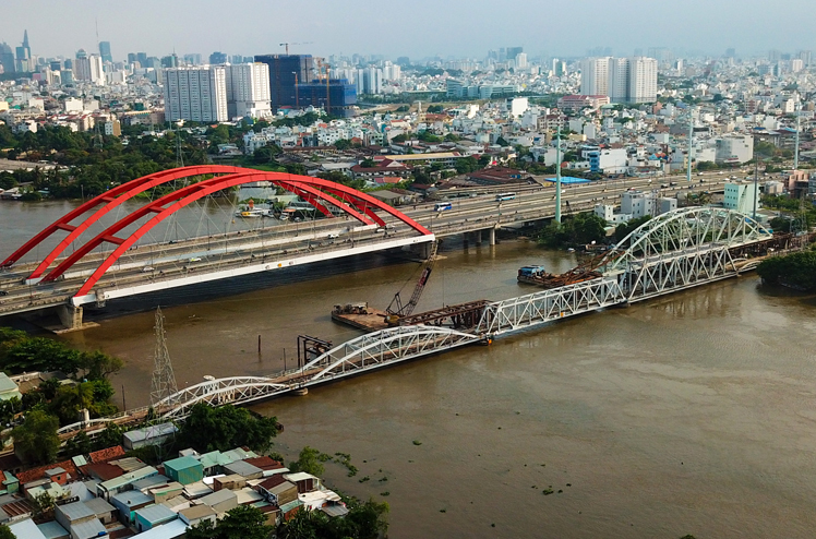 Cầu Bình Lợi (màu trắng) khi chưa tháo dỡ, năm 2018. Ảnh: Như Quỳnh