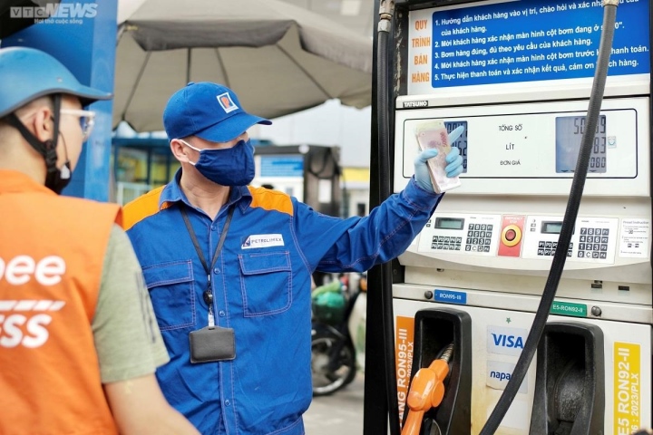 Thị trường - Lùi ngày điều chỉnh giá xăng dầu trong nước sang ngày 5/9