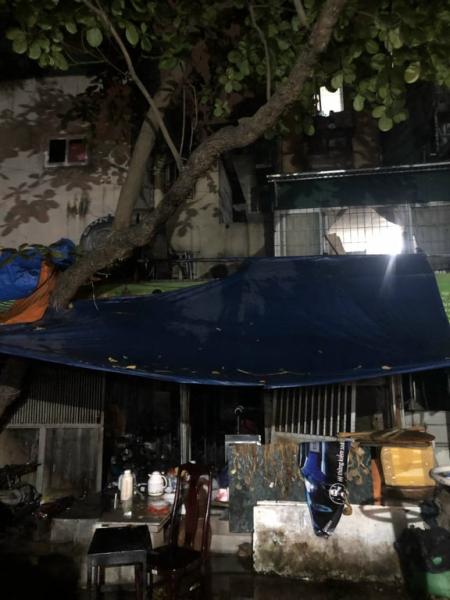 ha noi xay chay nha dan rang sang 5 nguoi tu vong 