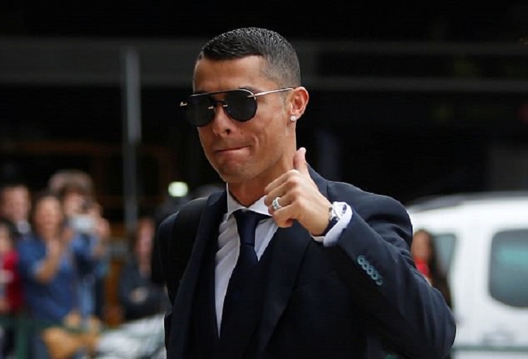 ronaldo nhan duoc de nghi 7 000 ty tu a rap xe ut 02