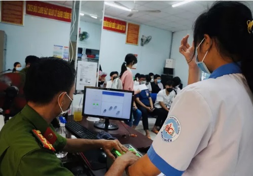 nhan lam nhanh cccd de thu tien mot dai uy cong an bi dinh chi cong tac nhan lam nhanh cccd de thu tien mot dai uy cong an bi dinh chi cong tac