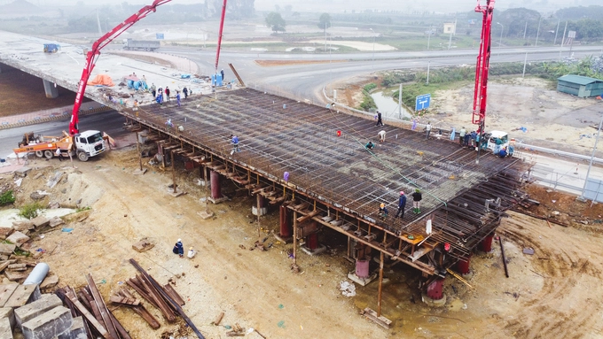 Thi công cao tốc Bắc - Nam đoạn Mai Sơn - QL45