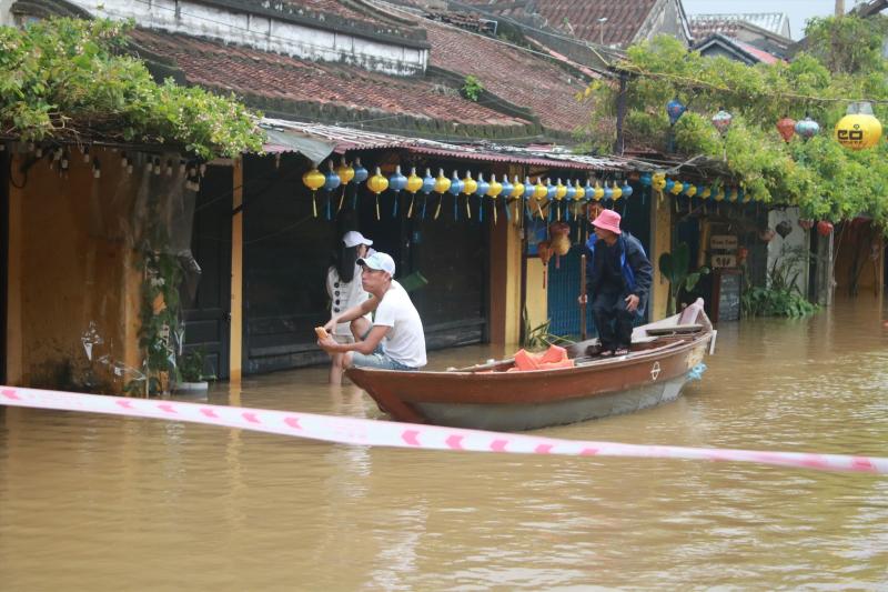 Phố cổ ngập sâu, Hội An dừng nhiều sự kiện văn hoá, du lịch
