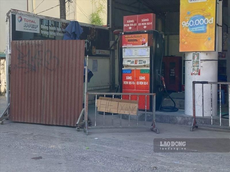 Nhiều doanh nghiệp kinh doanh xăng dầu xin trả lại giấy phép. Ảnh: Ngọc Lê