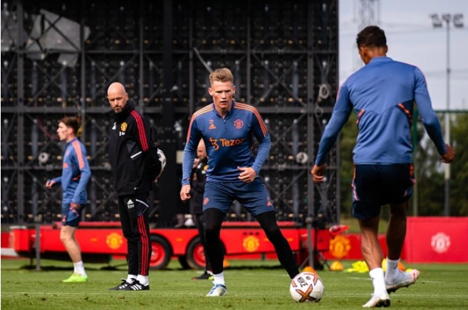 hlv erik ten hag chay gan 14 km cung cau0thu man utd truoc tran thang liverpool hlv erik ten hag chay gan 14 km cung cau0thu man utd truoc tran thang liverpool