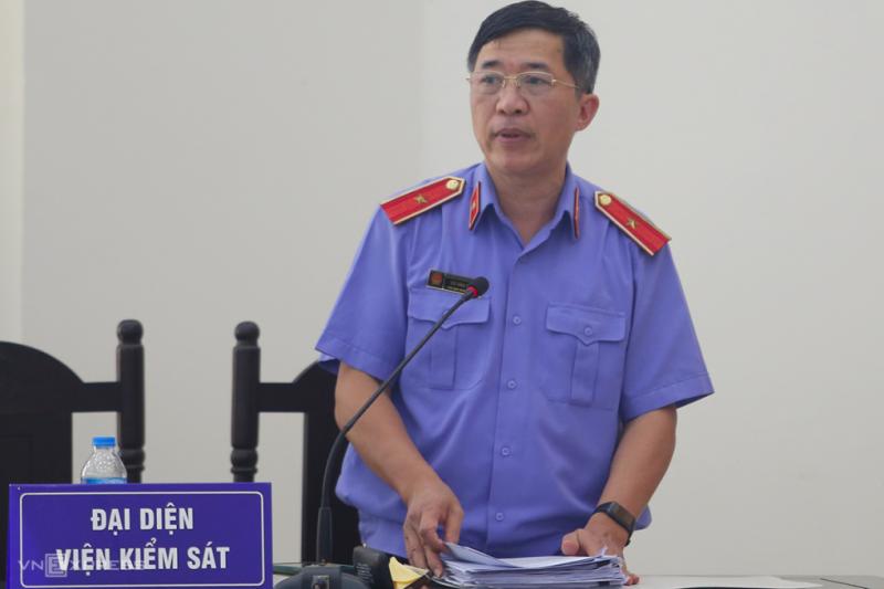 Đại diện VKSND Cấp cao tại Hà Nội nêu quan điểm giải quyết vụ án. Ảnh: Phạm Dự