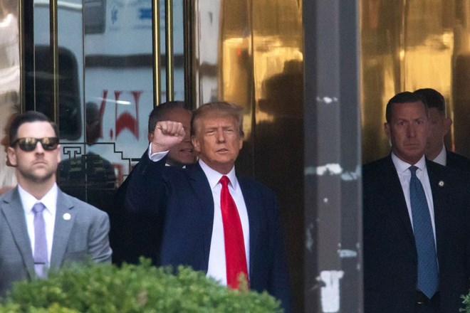 Ông Donald Trump nói đi tù cũng không sao