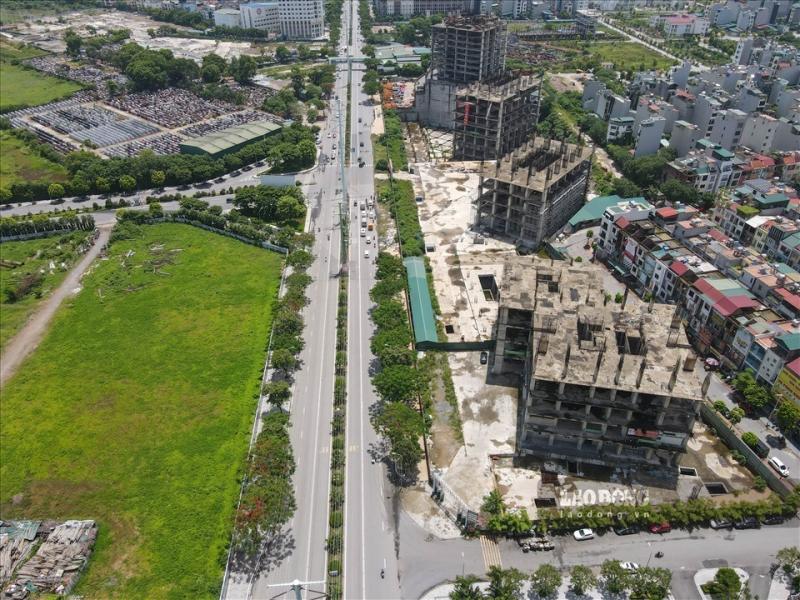 Thời gian qua hàng loạt tranh chấp liên quan đến các vấn đề như qũy bảo trì, cấp sổ hồng, diện tích chung riêng, bãi đỗ xe, nhà sinh hoạt cộng đồng, chậm bàn giao nhà... liên tục xảy ra giữa cư dân và chủ đầu tư. Trong ảnh: Dự án Usilk City (Văn Khê, Hà Đông, Hà Nội).