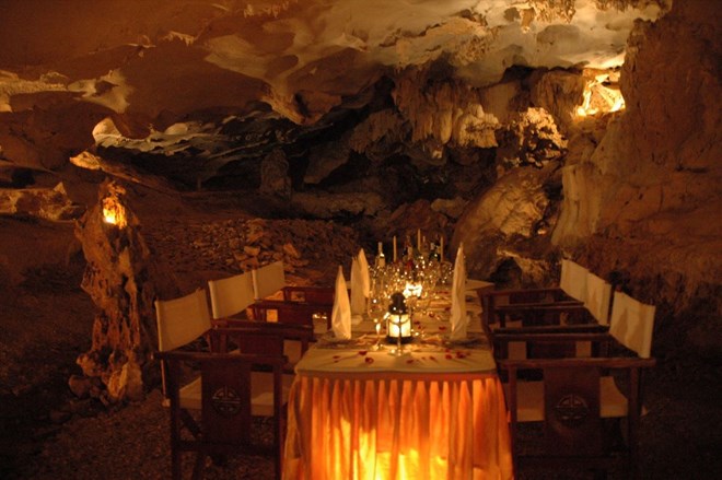 Mở tour xem nghệ thuật và ăn tiệc ở 3 hang động vịnh Hạ Long