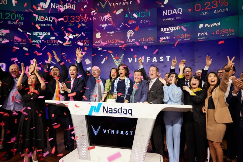 Forbes cập nhật tỉ phú Phạm Nhật Vượng giàu thứ 32 thế giới sau màn chào sân của VinFast