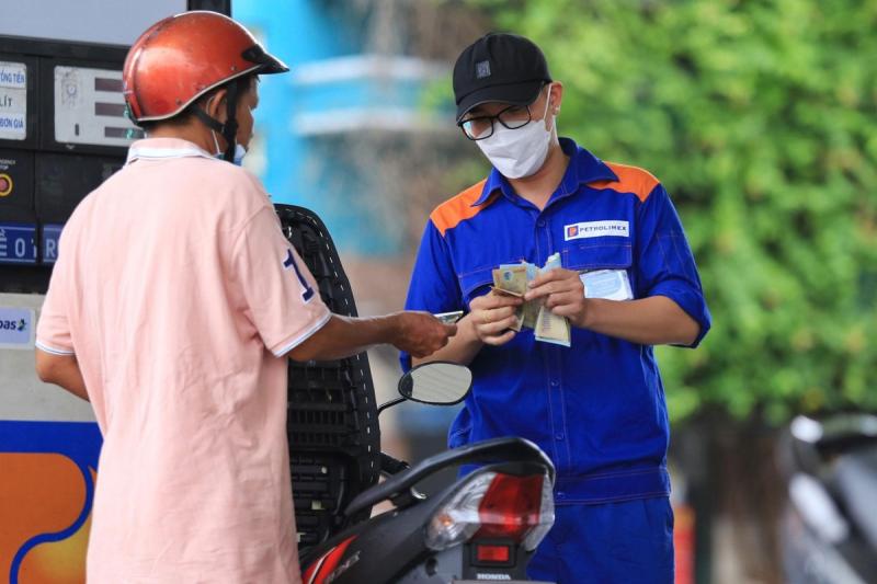 Giá xăng tăng rất mạnh, có loại tăng 1.300 đồng/lít
