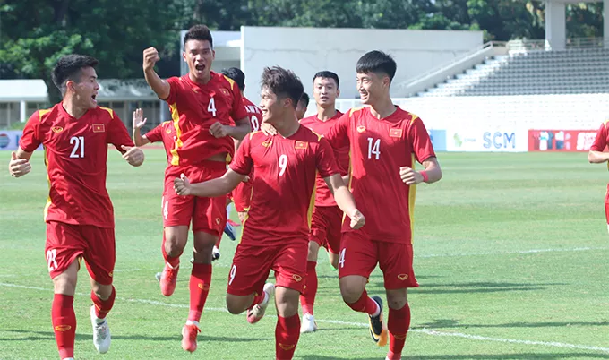Nguyễn Quốc Việt lập cú đúp, U19 Việt Nam thắng đậm Philippines - Ảnh 1. Nguyễn Quốc Việt lập cú đúp, U19 Việt Nam thắng đậm Philippines - Ảnh 1.