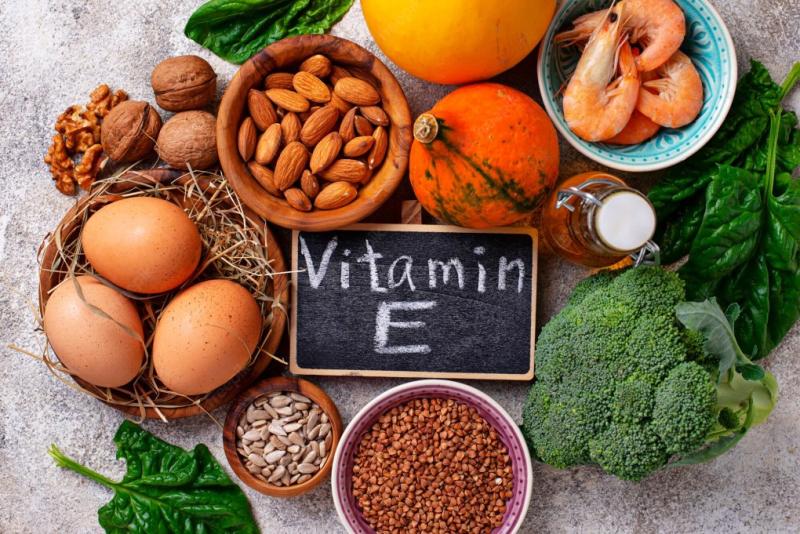 Vitamin E có lợi cho sức khỏe tim mạch, người bệnh gan nhiễm mỡ không do bia rượu. Ảnh: Freepik