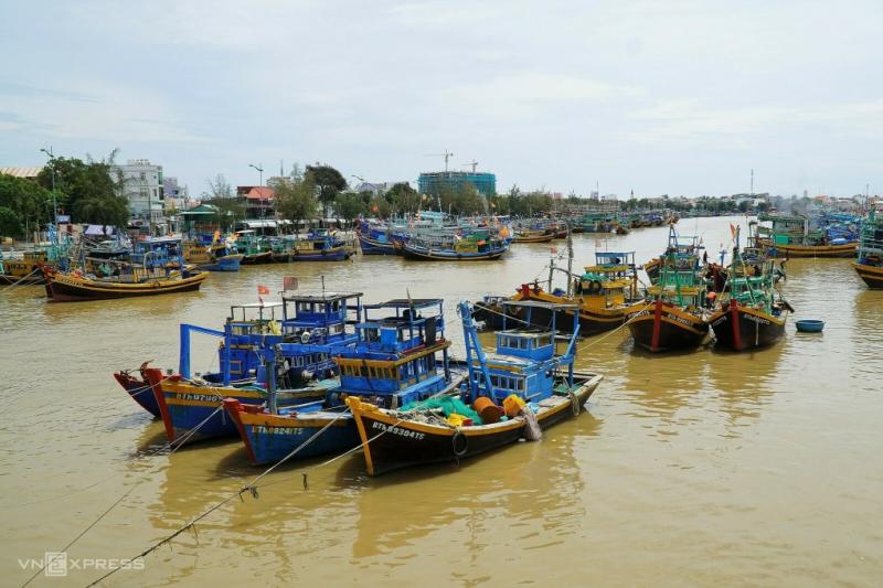 Tàu thuyền đánh cá neo đậu trong cảng Phan Thiết, tỉnh Bình Thuận. Ảnh: Việt Quốc