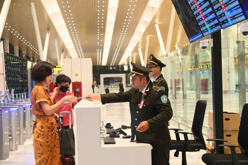 Hành khách làm thủ tục lên máy bay ở ga T3 Tân Sơn Nhất. Ảnh: ACV