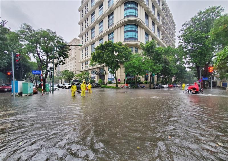 mua lon keo dai do anh huong cua bao so 2 ha noi ngap ung dien rong mua lon keo dai do anh huong cua bao so 2 ha noi ngap ung dien rong