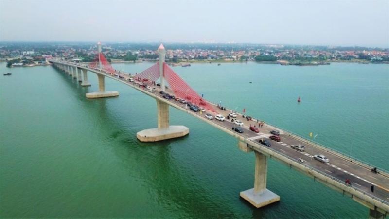 Từ 6h ngày 25/8, cầu Cửa Hội nối Nghệ An và Hà Tĩnh sẽ tạm dừng lưu thông để đảm bảo an toàn trước bão số 5. Ảnh: VTC News.