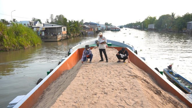 Gấp rút bổ sung nguồn cát cho cao tốc huyết mạch tại miền Tây
