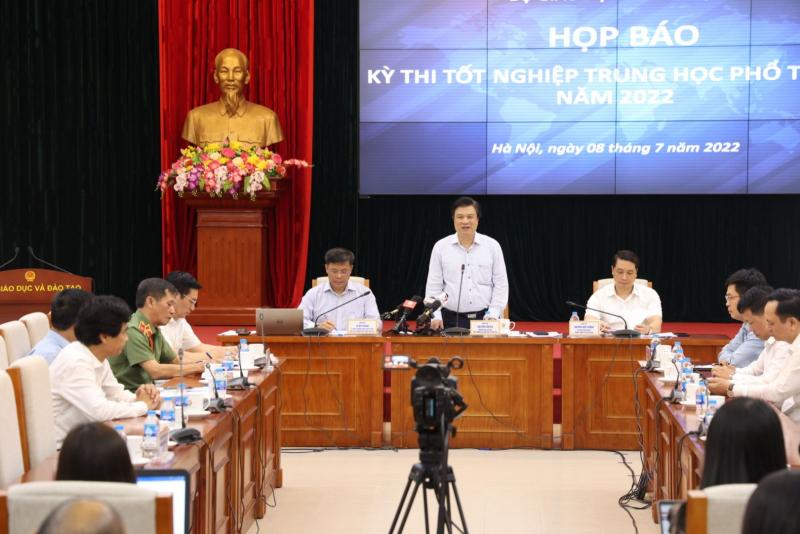vu nghi van de toan lot len mang khi chua het gio bo gd dt noi 