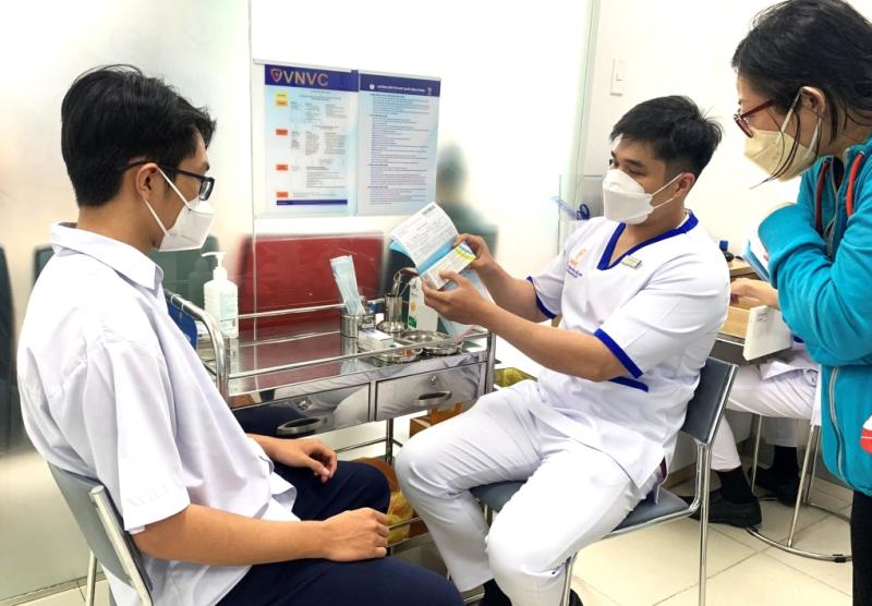 Vaccine thế hệ mới Gardasil 9 (Mỹ) đang được nhiều nam giới quan tâm. Ảnh: Nguyễn Tiên