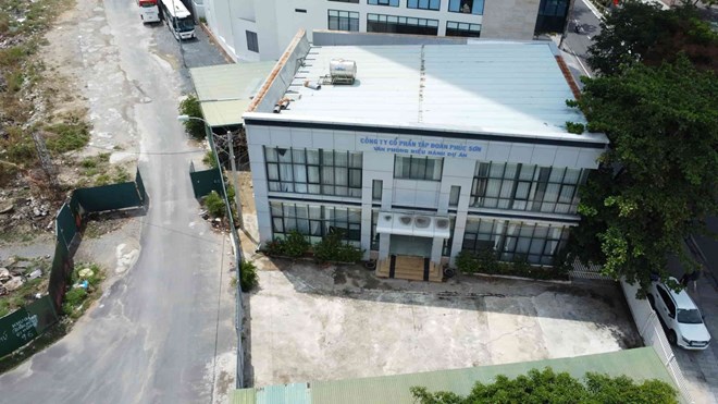 Khách hàng kéo đến khi lãnh đạo Phúc Sơn xuất hiện ở Nha Trang