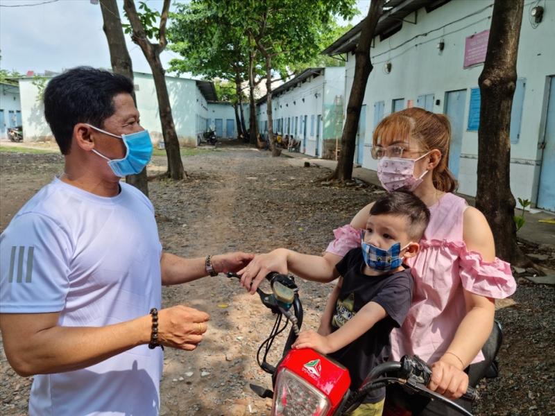 TPHCM: Công nhân sốt ruột chờ nhận hỗ trợ tiền thuê nhà