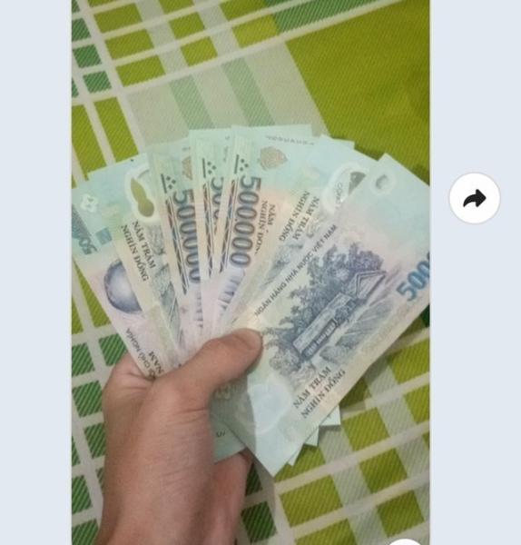 Chủ thầu đã trả một nửa lương cho cặp vợ chồng đi bộ về quê
